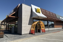 OBRAZEM: McDonald's otevřel brány v Kutné Hoře. První restaurace ve městě stříbra OBRAZEM: McDonald's otevřel brány v Kutné Hoře. První restaurace ve městě stříbra